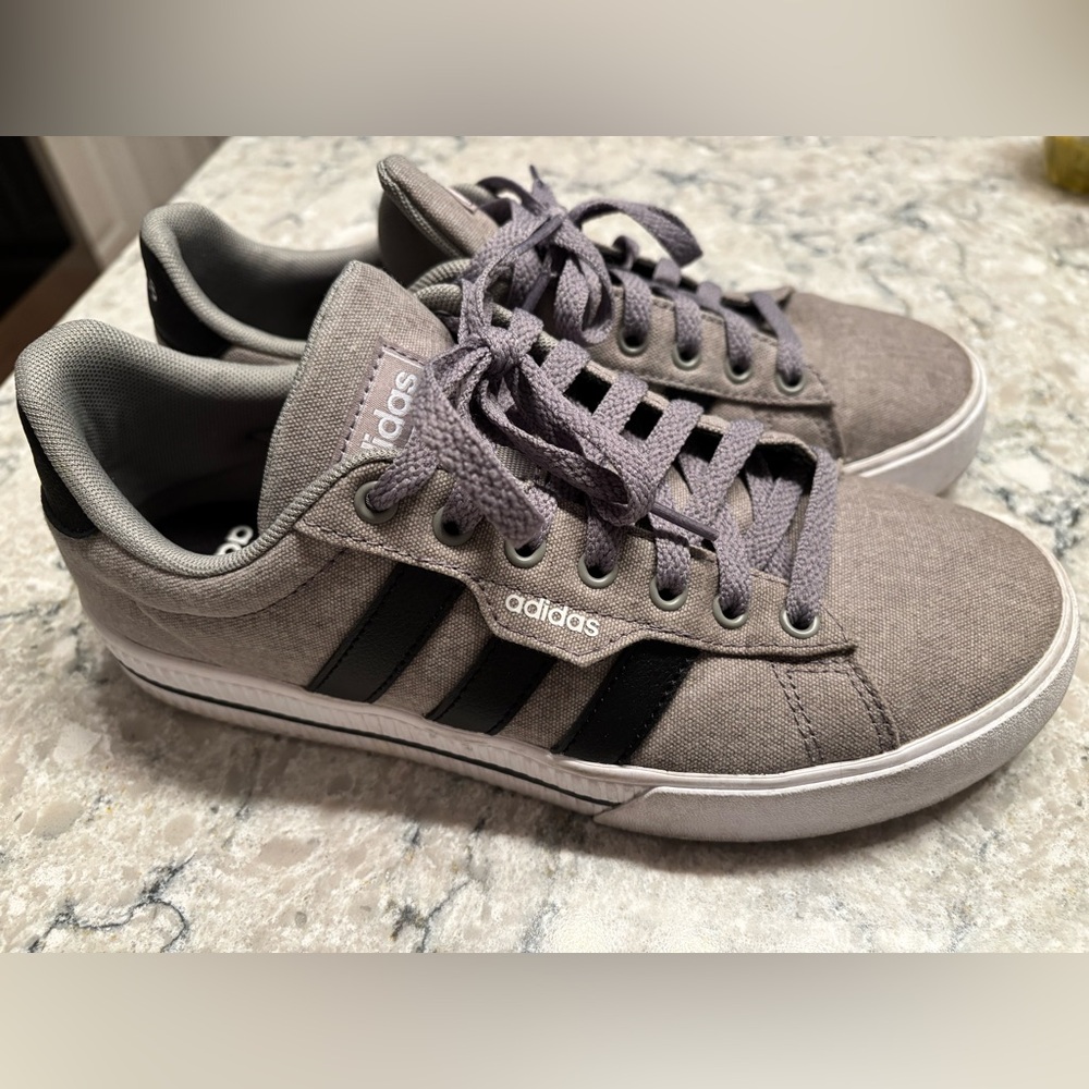 Adidas Daily 3.0 men’s 7 women’s 8
